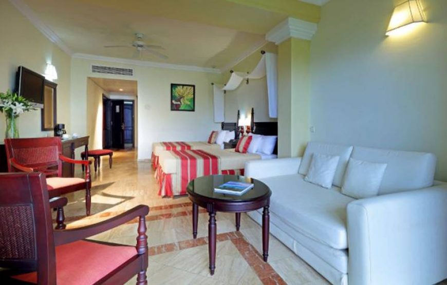 JUNIOR SUITE POOLSIDE