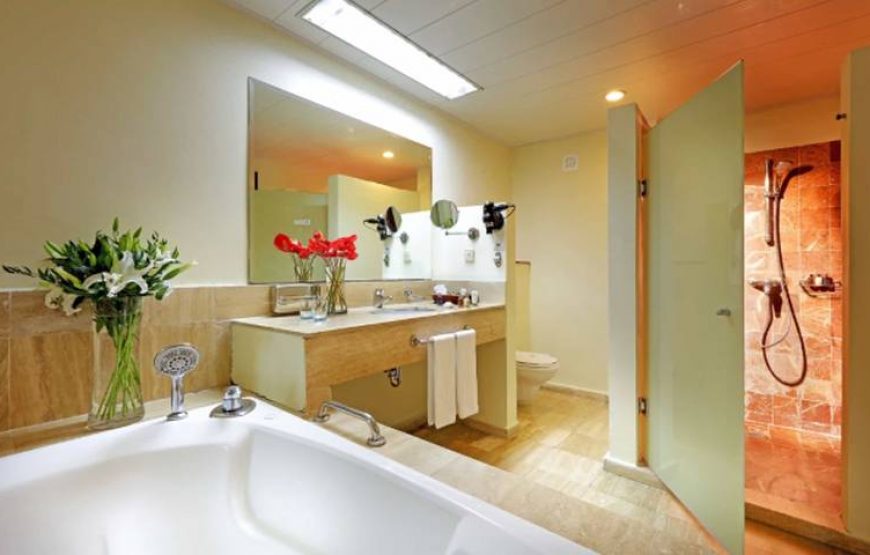 JUNIOR SUITE POOLSIDE