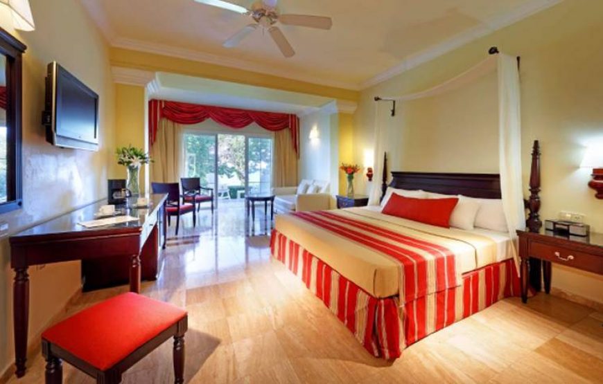 JUNIOR SUITE POOLSIDE