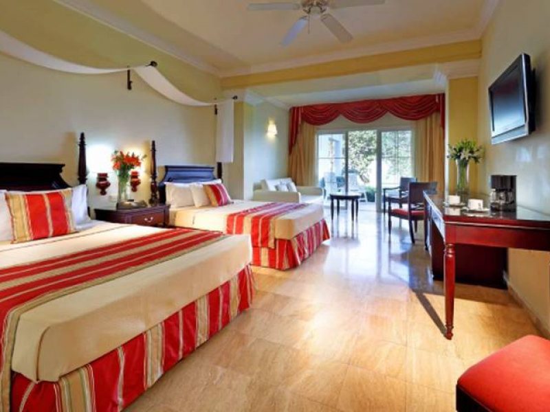 JUNIOR SUITE POOLSIDE