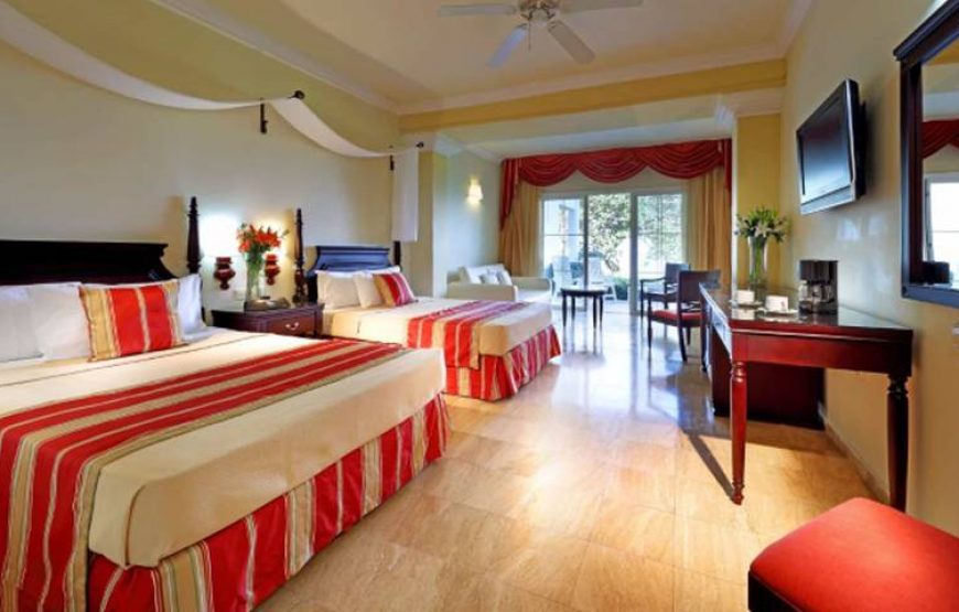JUNIOR SUITE POOLSIDE