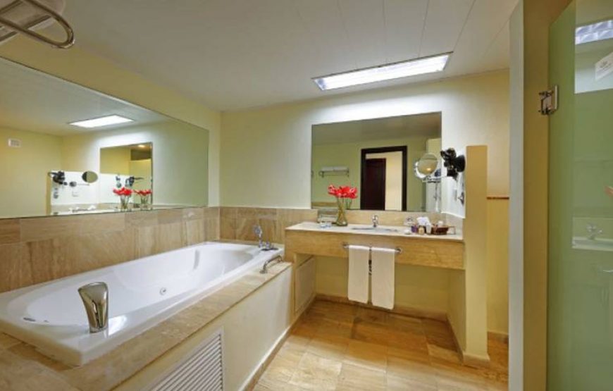 JUNIOR SUITE POOLSIDE