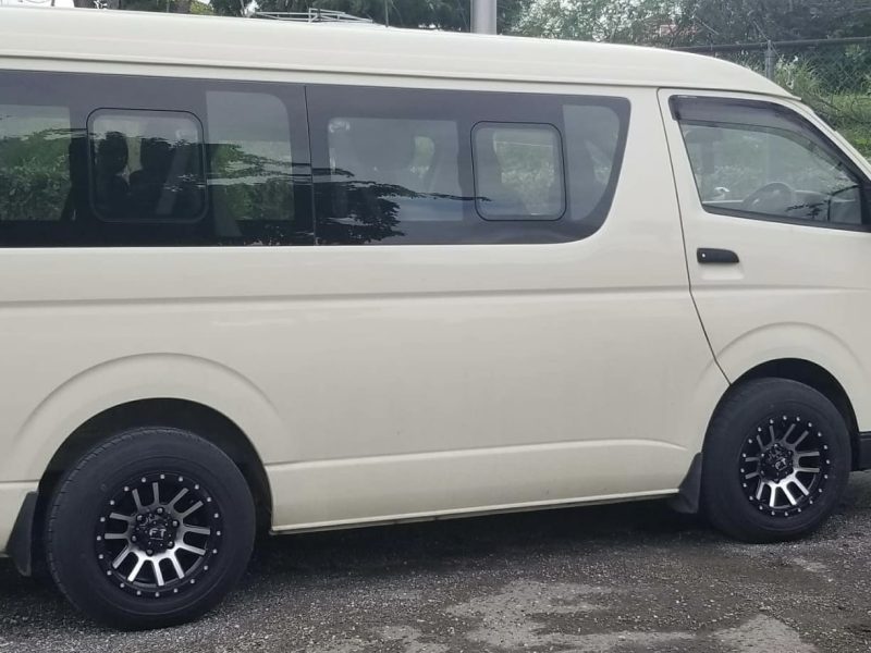 Toyota Hiace – 15 Seater