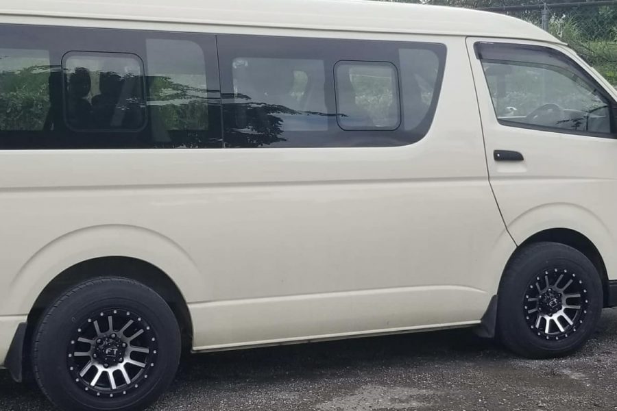 Toyota Hiace – 15 Seater